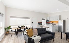 Luxury Apartments And Motel Rooms - Free Wifi - Close To Beach